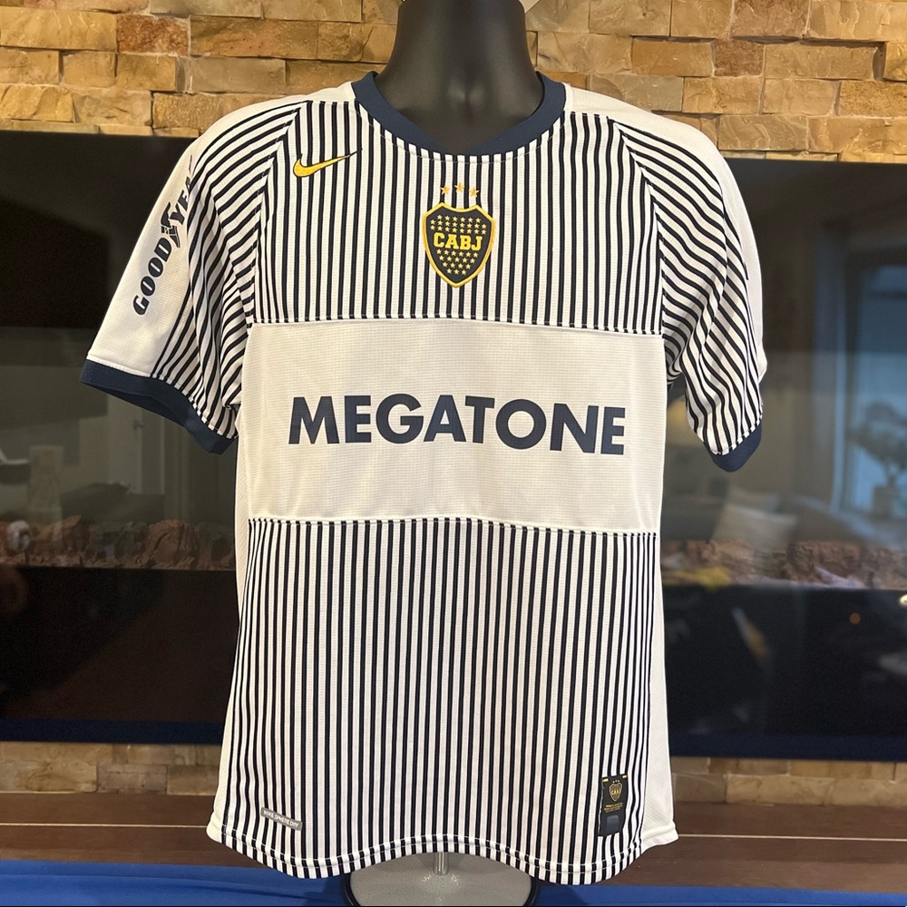 Original 06’ Boca Juniors Jersey, a collectors item, Size M , w/original number